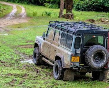 Rodzinny off‑road 4x4: gdzie w Polsce wyruszyć terenówką na bezpieczną i legalną przygodę?