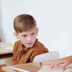 Serce w szkolnym plecaku: proste sposoby na kształtowanie empatii u uczniów