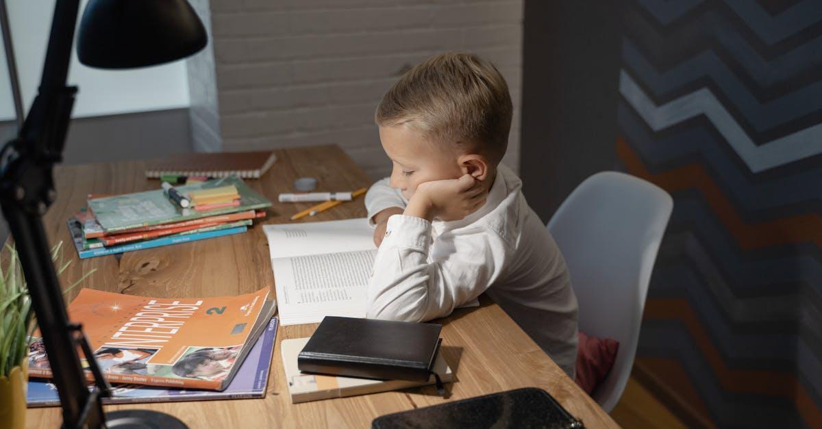 Od dzwonka do domowej klasy: praktyczny przewodnik po edukacji domowej w Polsce