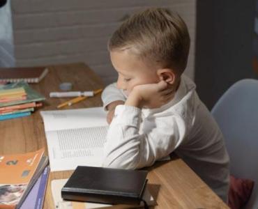 Od dzwonka do domowej klasy: praktyczny przewodnik po edukacji domowej w Polsce