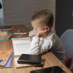 Od dzwonka do domowej klasy: praktyczny przewodnik po edukacji domowej w Polsce