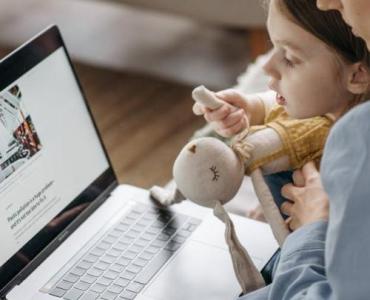 Poza filtrem: odzyskaj rodzicielską pewność siebie w świecie social mediów