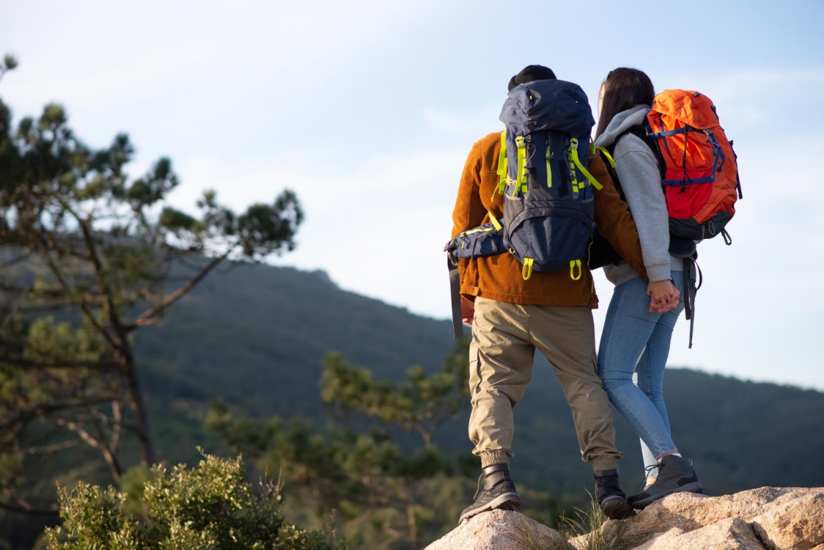 Jak dobrać odzież trekkingową dla całej rodziny? Praktyczny poradnik