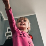 Od malucha do pewniaka: codzienne nawyki, które wzmacniają poczucie własnej wartości u dzieci