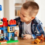Matematyka na wyciągnięcie klocka: jak LEGO zamienia liczby w zabawę