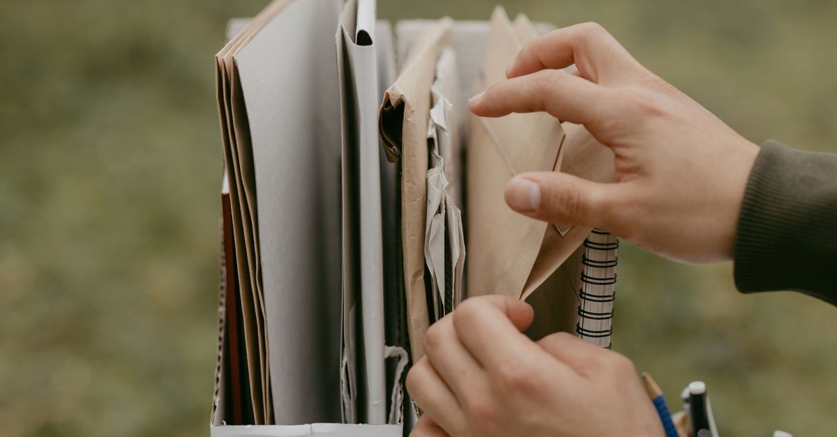 Koniec z papierowym chaosem: sprytne systemy na domowe dokumenty, które naprawdę działają